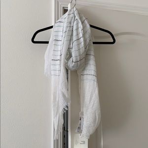 Loft - lightweight white scarf